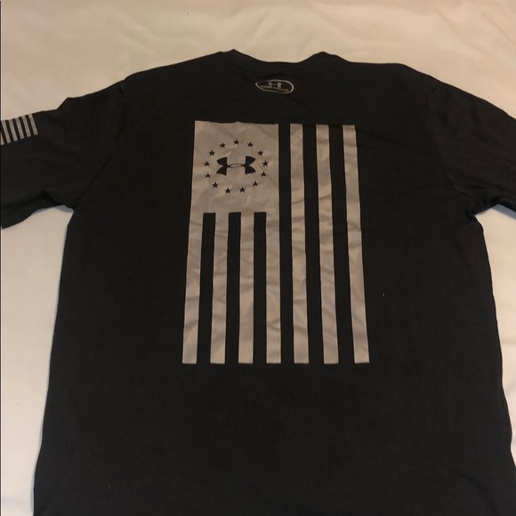 Men’s large under armour shirt - Picture 2 of 3